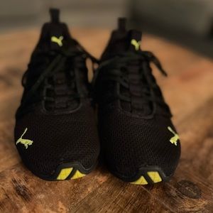 Kids Pumas. Size 4.5